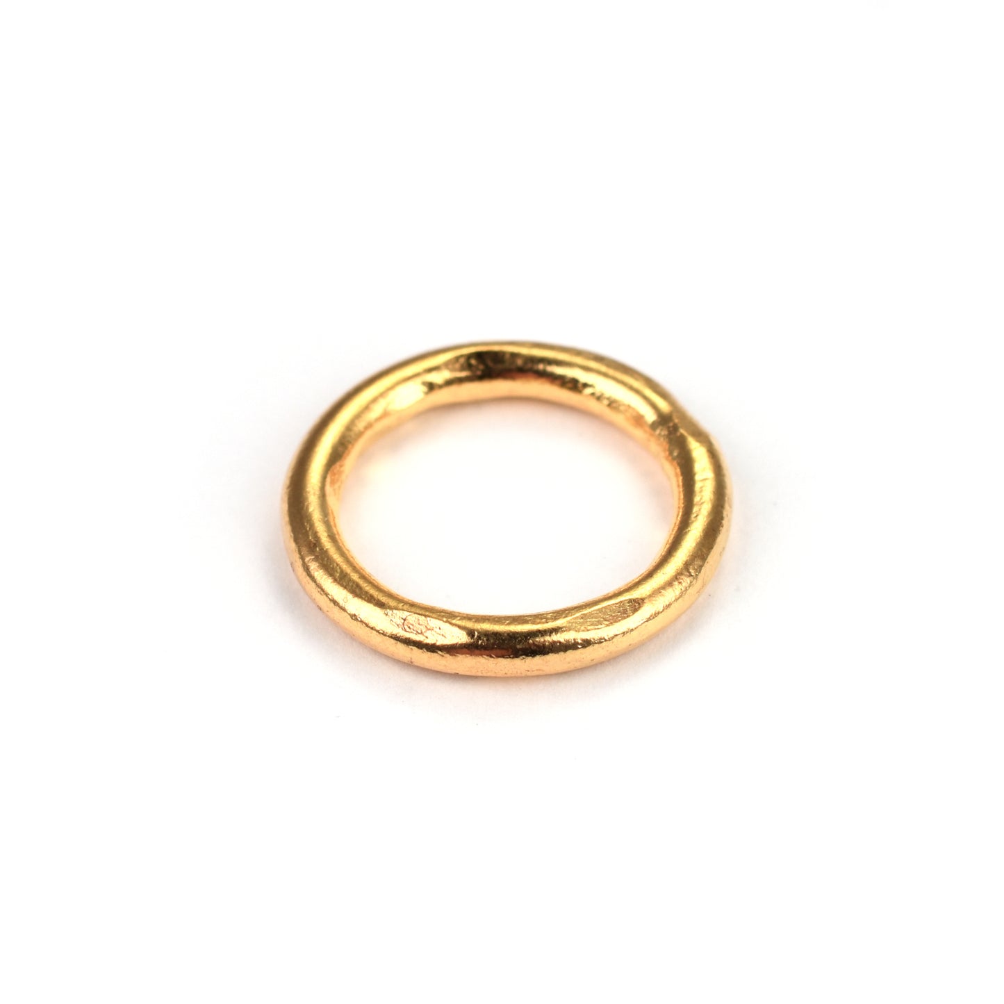 C1070a Hammered Brass Closed Ring